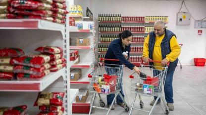 Bornova’dan 3.500 Aileye Yeni Yıl Desteği