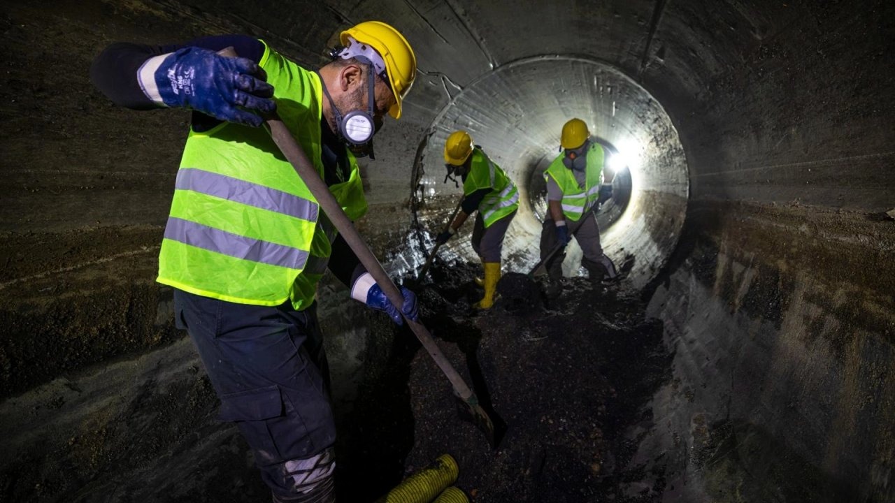 Büyük Kanal’da Yer Altında Dev Temizlik