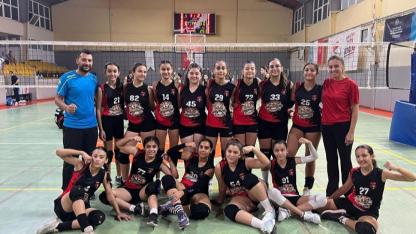 Çiğli’nin Voleybol Altyapısı Ligde Fırtına Gibi
