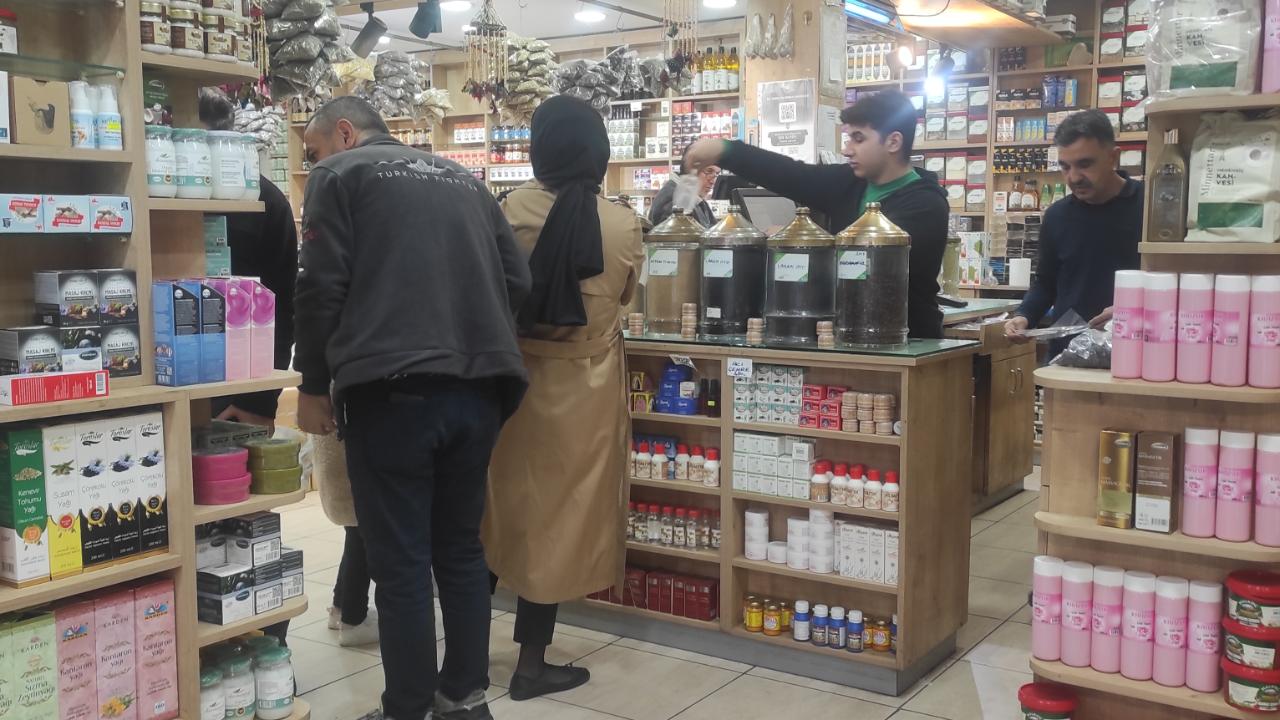 ELLERİNİZİ AKTARCI MİLLETİNİN ÜZERİNDEN ÇEKİNİZ!