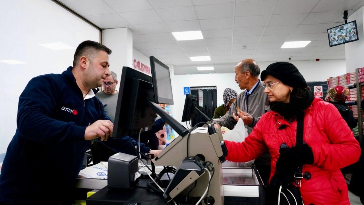 İzmir Tire'ye açılan mağaza yeni yıl hediyesi oldu
