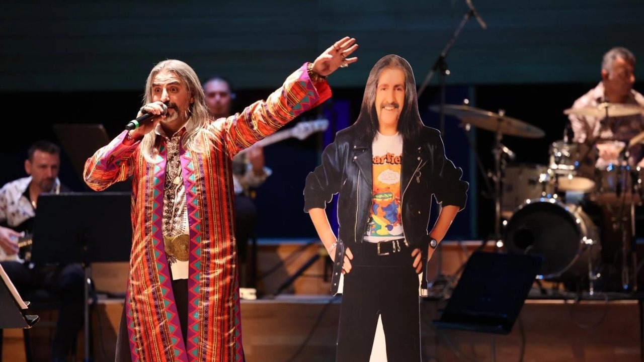 İzmir’de Barış Manço Şarkıları Yankılandı