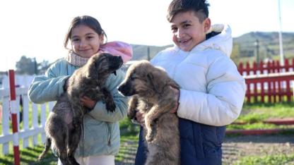 İzmir’de Çocuklara Hayvan Sevgisi Aşılanıyor