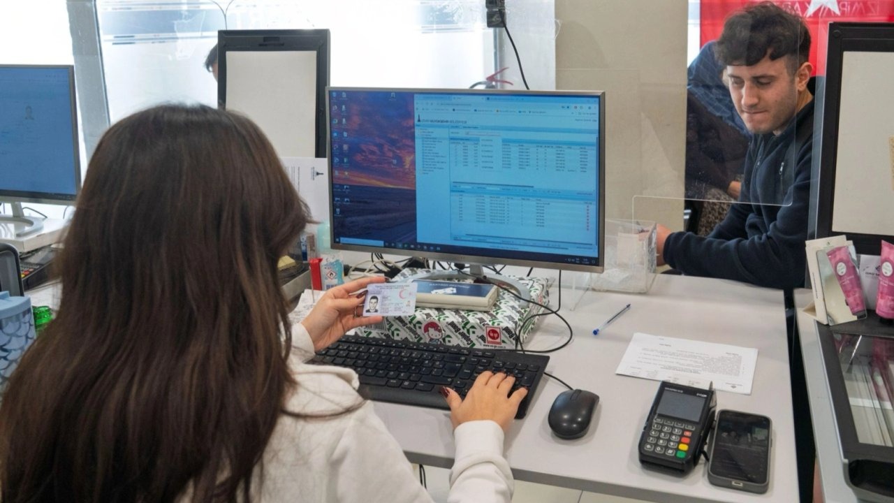 İzmir’de “Genç İzmirim Kart” Dönemi Başladı