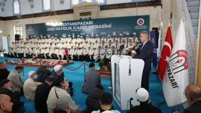 İzmir’de Kestanepazarı’ndan Muhteşem Hafızlık İcazet Merasimi