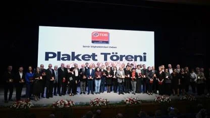 İzmir’de Topluma Adanmış Diş Hekimlerine Plaket