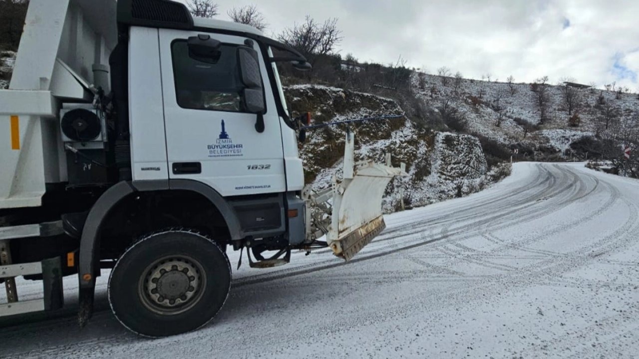 İzmir’in Yüksek Kesimleri Beyaza Büründü
