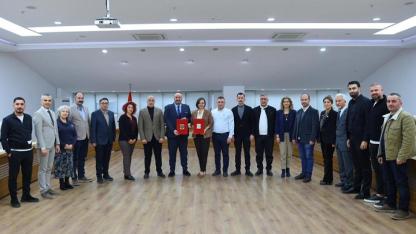 Karabağlar’da askıda ekmekle dayanışma büyüyor