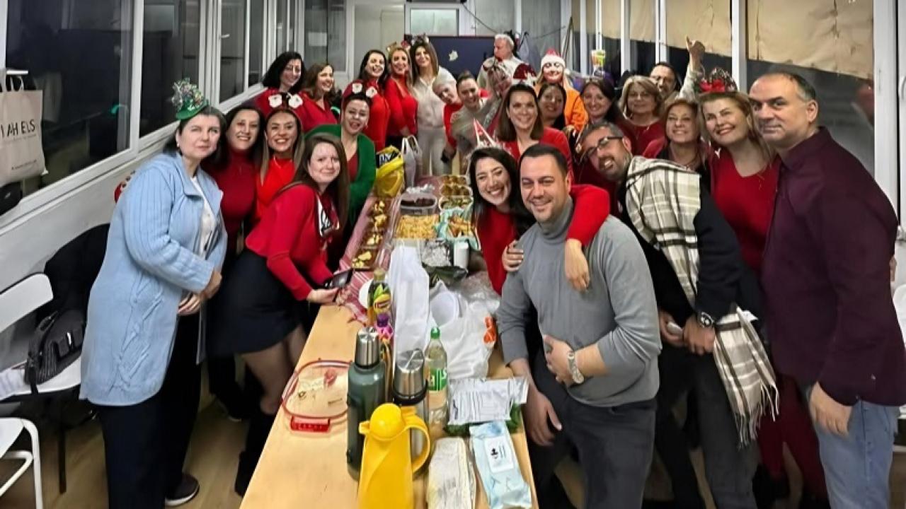 Karşıyaka Sanat Derneği Popüler Müzik Korosu Yeni Yılı Coşkuyla Karşıladı