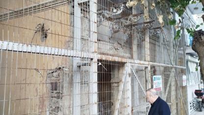 Karşıyaka’nın Kuruluş Binası Çöküyor!