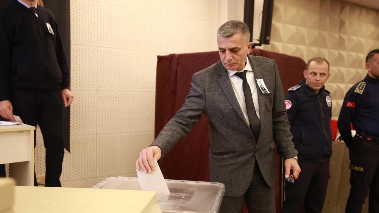 Şehzadeler’de yeni dönem: Hakan Şimşek seçildi