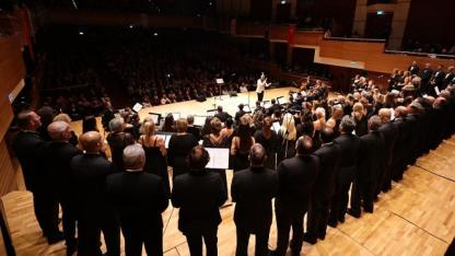 “Sonbahar Şarkıları” İzmir’de Duygusal Gece Yaşattı