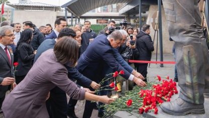 İzmir’de Fethi Sekin ve Musa Can anıldı