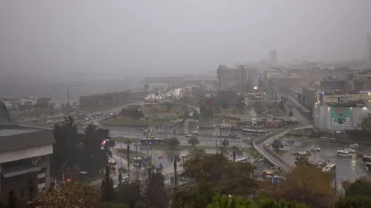 İzmir’de Sağanak Alarmı: Büyükşehir Tüm Birimleriyle Sahada