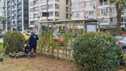 İzmir’de duraklar yeşilleniyor
