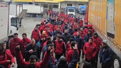 Migros depolarında iş bırakma: İşçiler zammı kabul etmedi