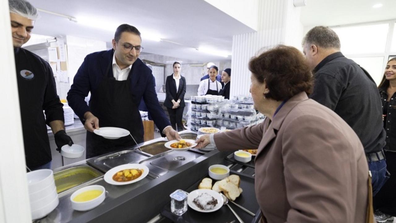 Balçova’da Sofralara Dayanışma Ulaşıyor