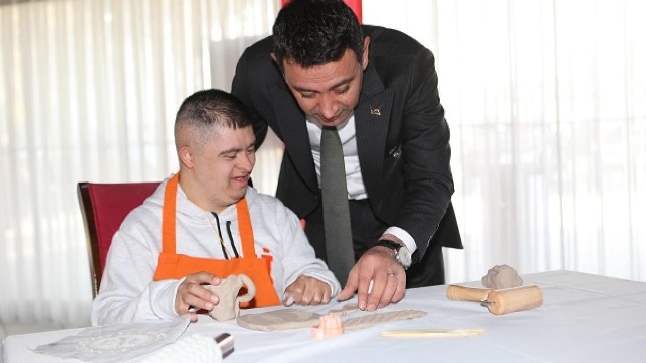 Bayraklı’da Özel Gereksinimli Bireylere Sanatla Güçlenme Desteği