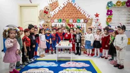 Bornova’da miniklerden yeni yıla neşeli merhaba