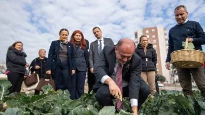 Bornova’da sosyal belediyeciliğe Karabat’tan tam not