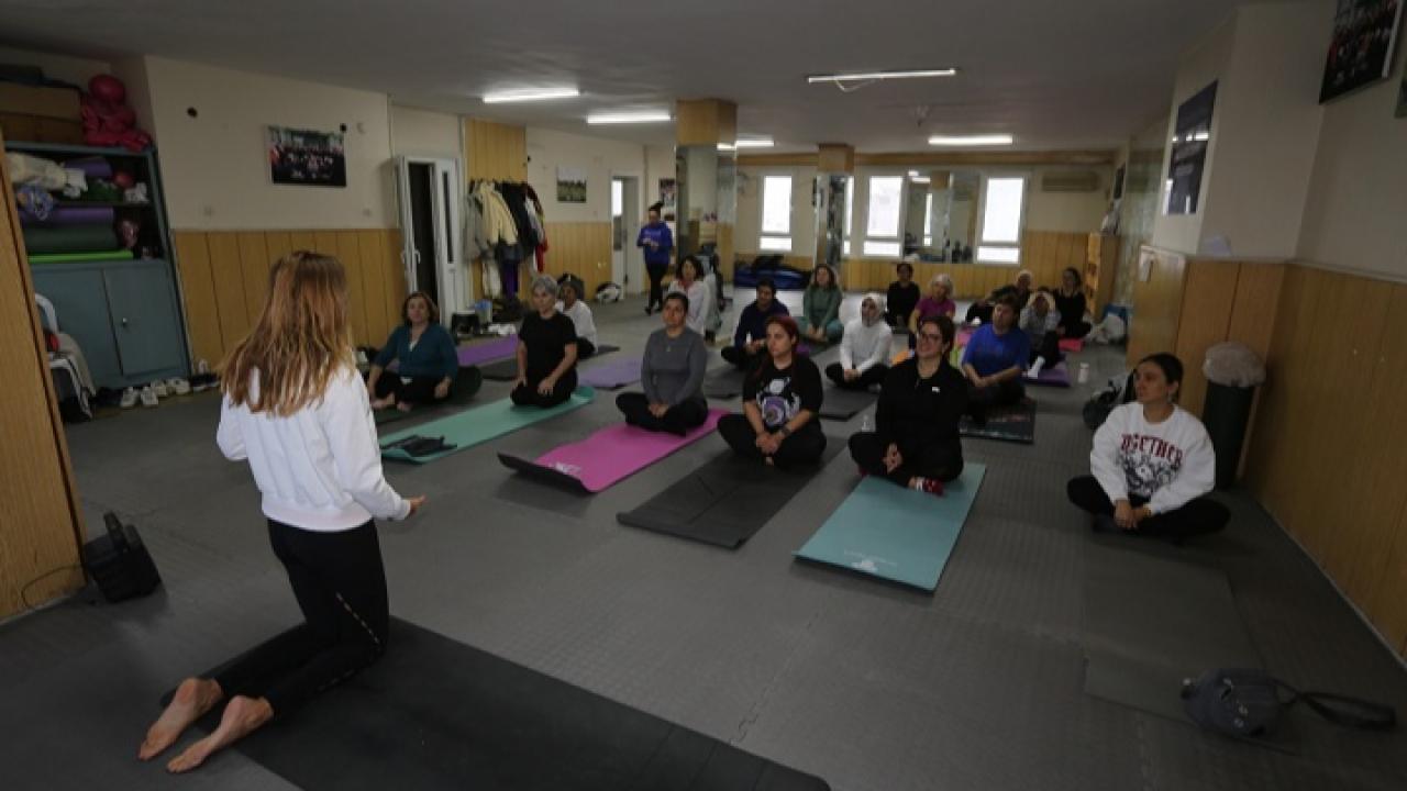 Efes Selçuk’ta Kadınlara Ücretsiz Yoga Desteği