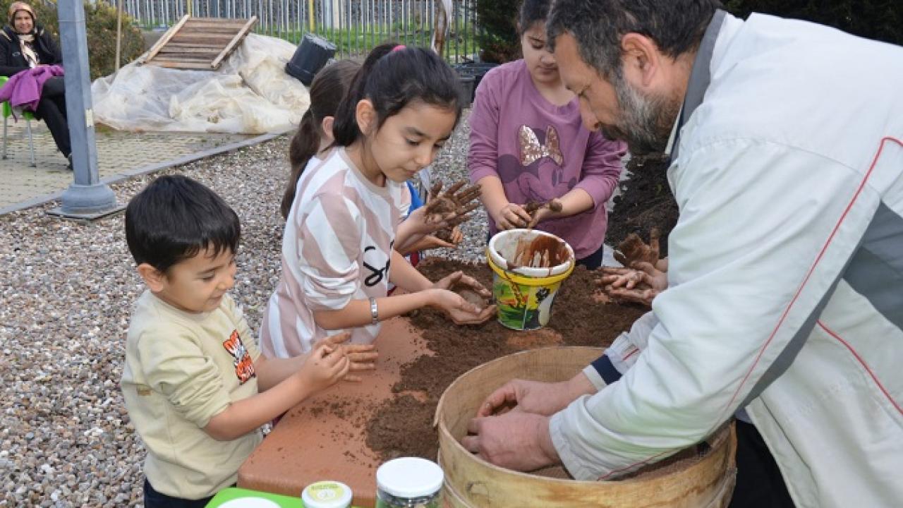 Efes Tarlası’nda Üretim Kültürü Nesilden Nesile Aktarılıyor