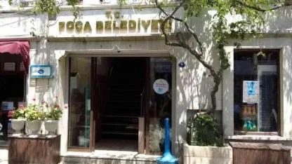 Foça Belediyesi’nde gerginlik: Müteahhit belediyeyi bastı