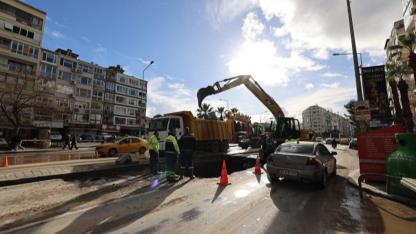 İnönü Caddesi’nde ana boru arızasına hızlı müdahale
