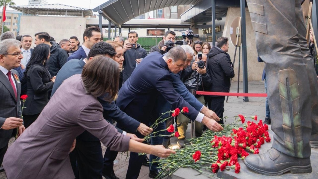 İzmir’de Fethi Sekin ve Musa Can anıldı