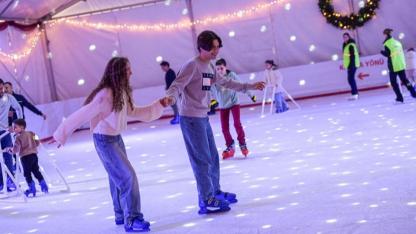 İzmir’de Kış Coşkusu Buz Pistlerinde
