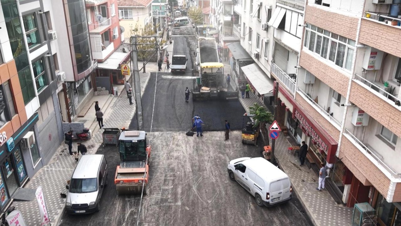 İzmir’de Yeni Yıla Asfalt Seferberliği