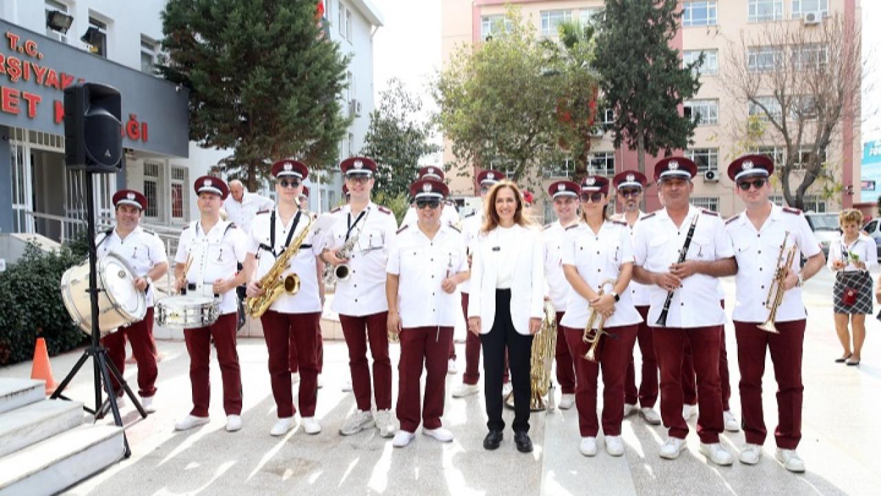 Karşıyaka Sokaklarında Müzik Dolu Günler