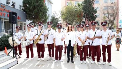 Karşıyaka Sokaklarında Müzik Dolu Günler