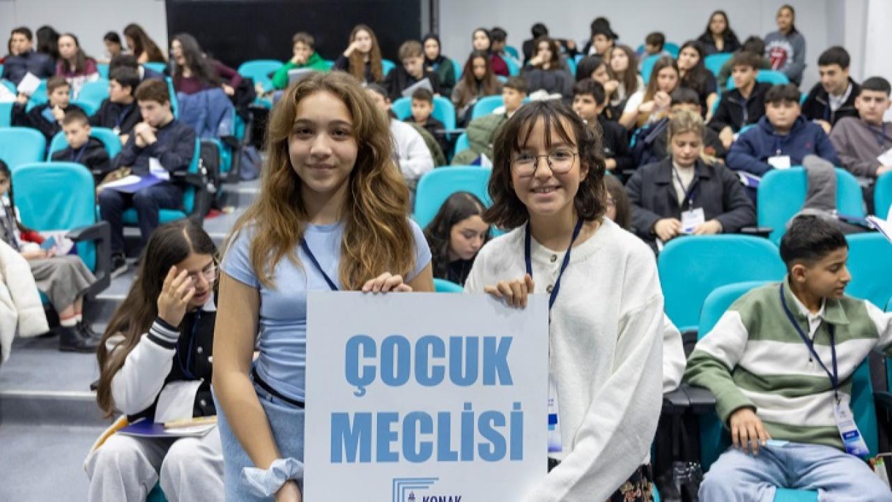 Konak’ta Çocuk Meclisi’nde Demokrasi Heyecanı