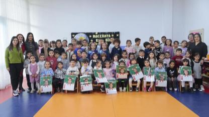 Konak’ta Miniklere Karne Sevinci