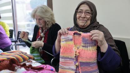 Konak’ta Örgüler Sevgiye Dönüşüyor