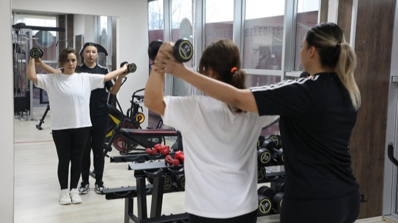 Menderes’te kadınlara özel spor alanı yenilendi
