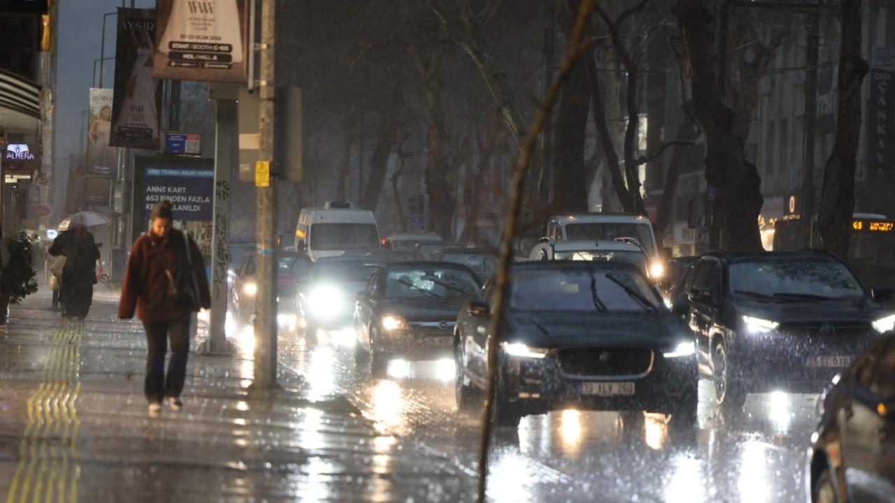 Sağanak ve Fırtınaya Karşı İzmir Alarmda