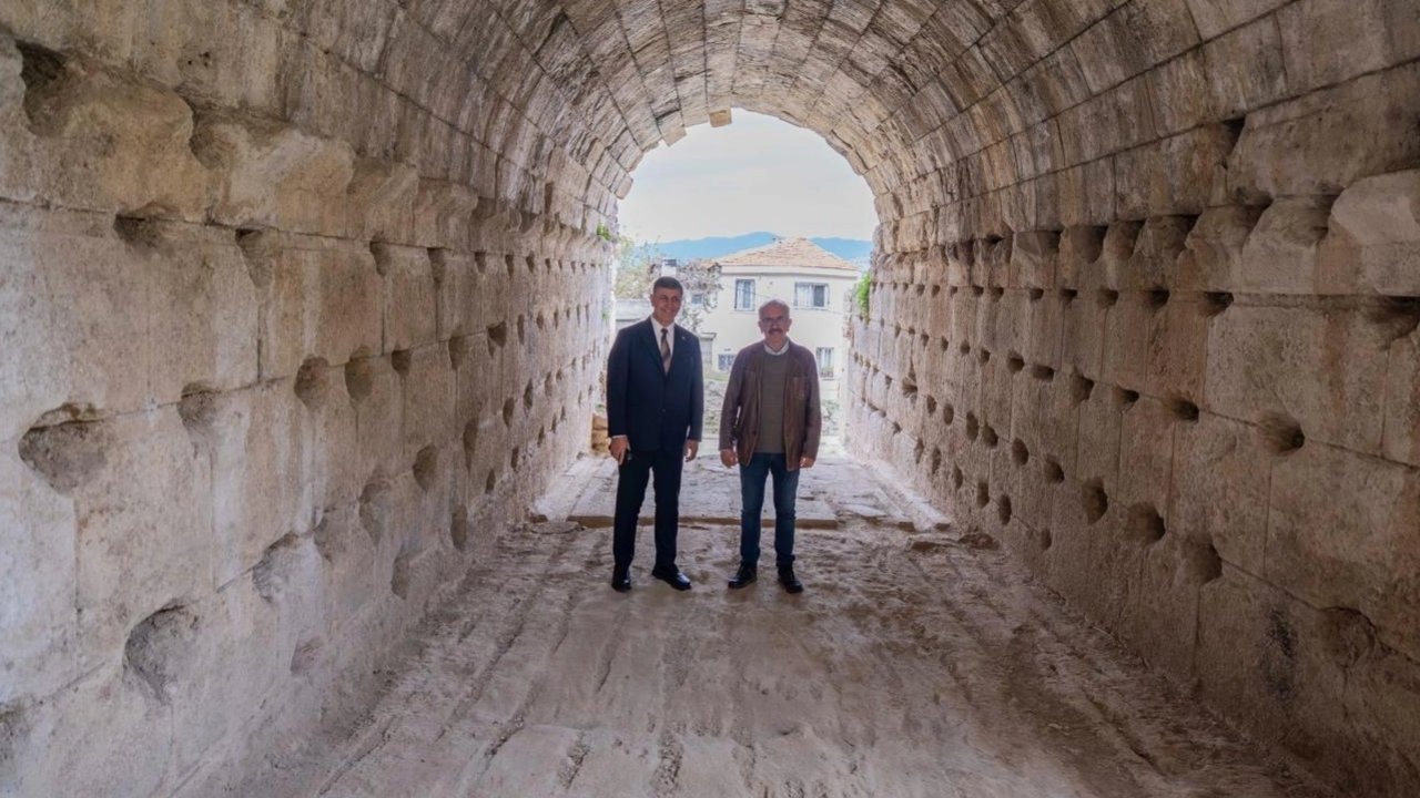 Smyrna Antik Tiyatrosu’na yeni imar yolu