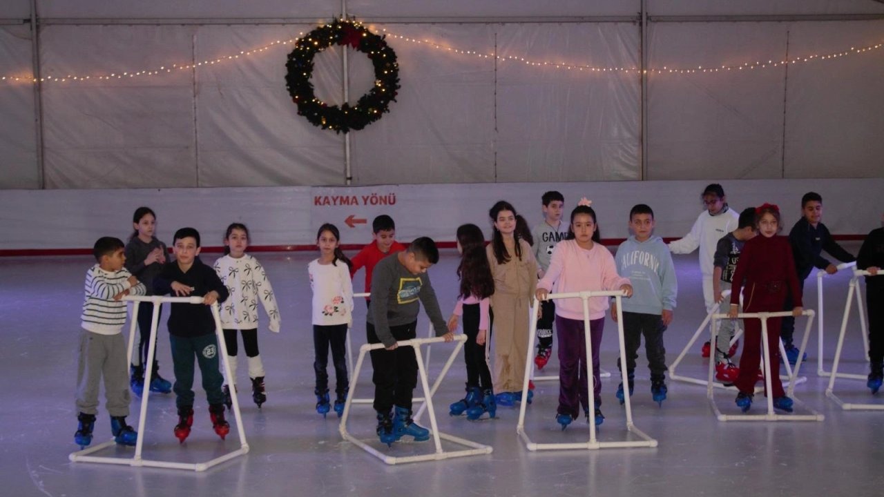1500 Öğrenci Buz Pistinde İlk Deneyimini Yaşadı