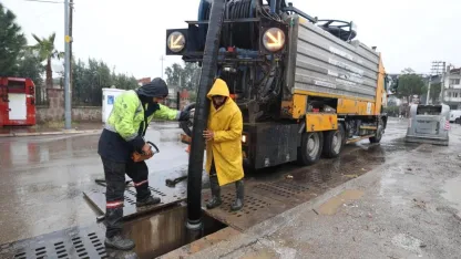 İzmir’de Sağanak Alarmı: Ekipler Teyakkuzda