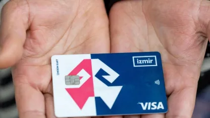 Anne Kart’la İzmir’de Ulaşım Yükü Hafifledi