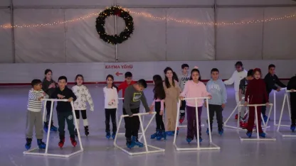 1500 Öğrenci Buz Pistinde İlk Deneyimini Yaşadı