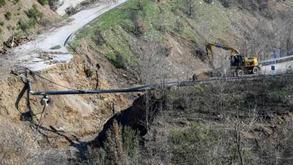 Ödemiş’te Çöken Yol İçin Hızlı Müdahaleı