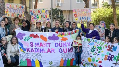 İzmir’de 8 Mart dayanışma noktaları kadınlarla buluştu