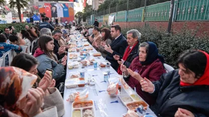 Karşıyaka’da Ramazan Sofrası Binleri Buluşturdu