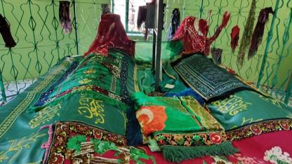 Akçaalan Türbeleri Hafta Sonu Dolup Taşıyor