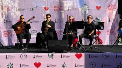 Alsancak’ta Sevgililer Günü Coşkusu