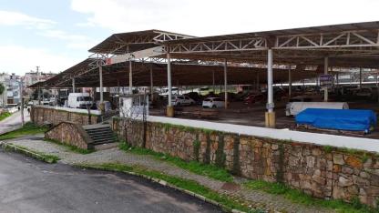 Armutçuk Pazar Yeri’nde rüzgâra karşı önlem