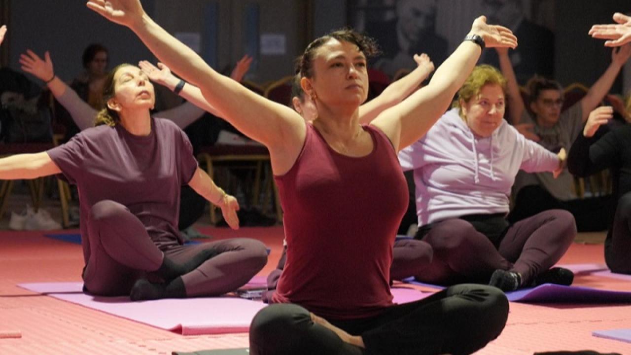 Ayvalık’ta Ücretsiz Yoga Derslerine Yoğun Talep